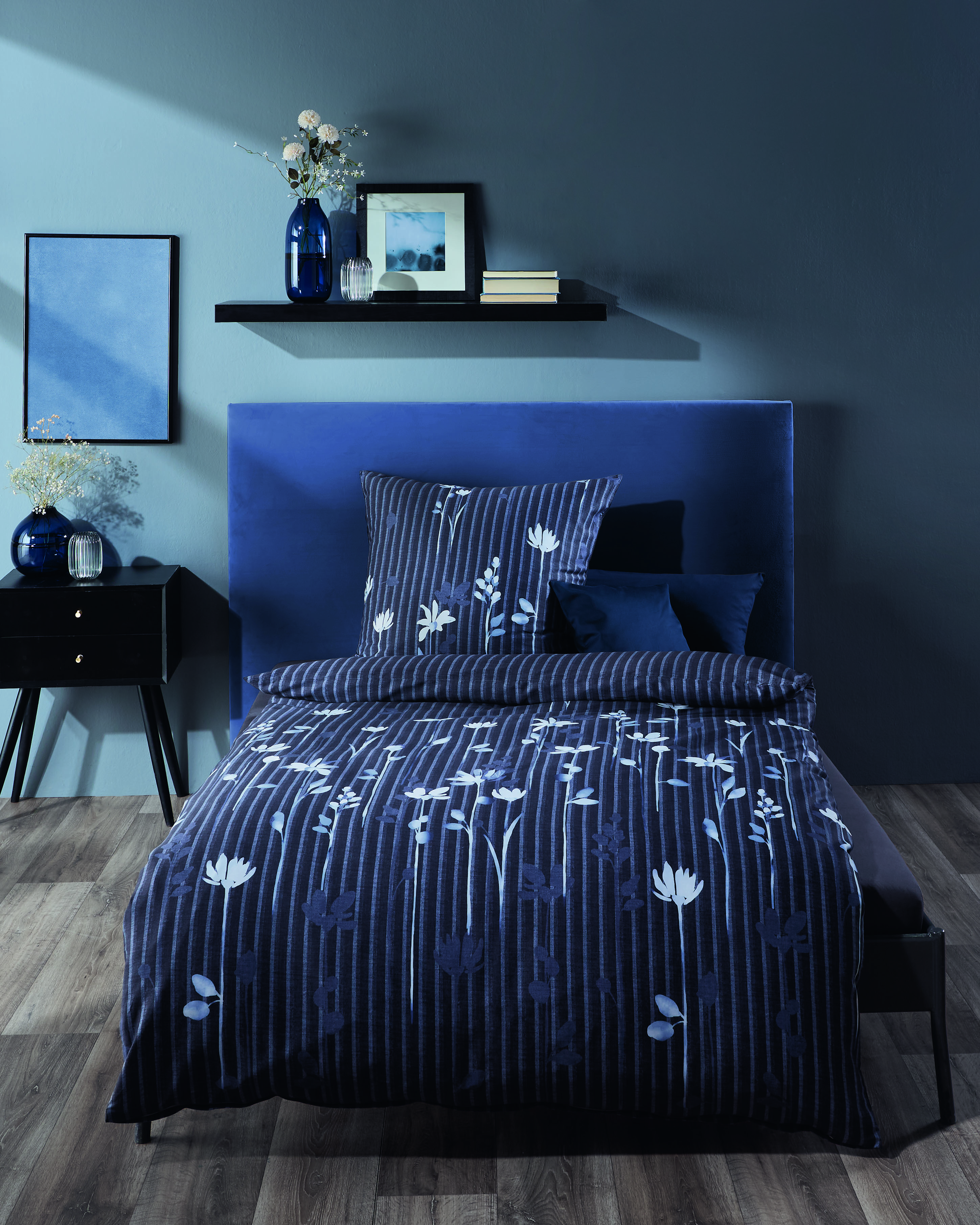 Mako Satin Bettwäsche mit Blumen- & Streifen-Muster in Blau