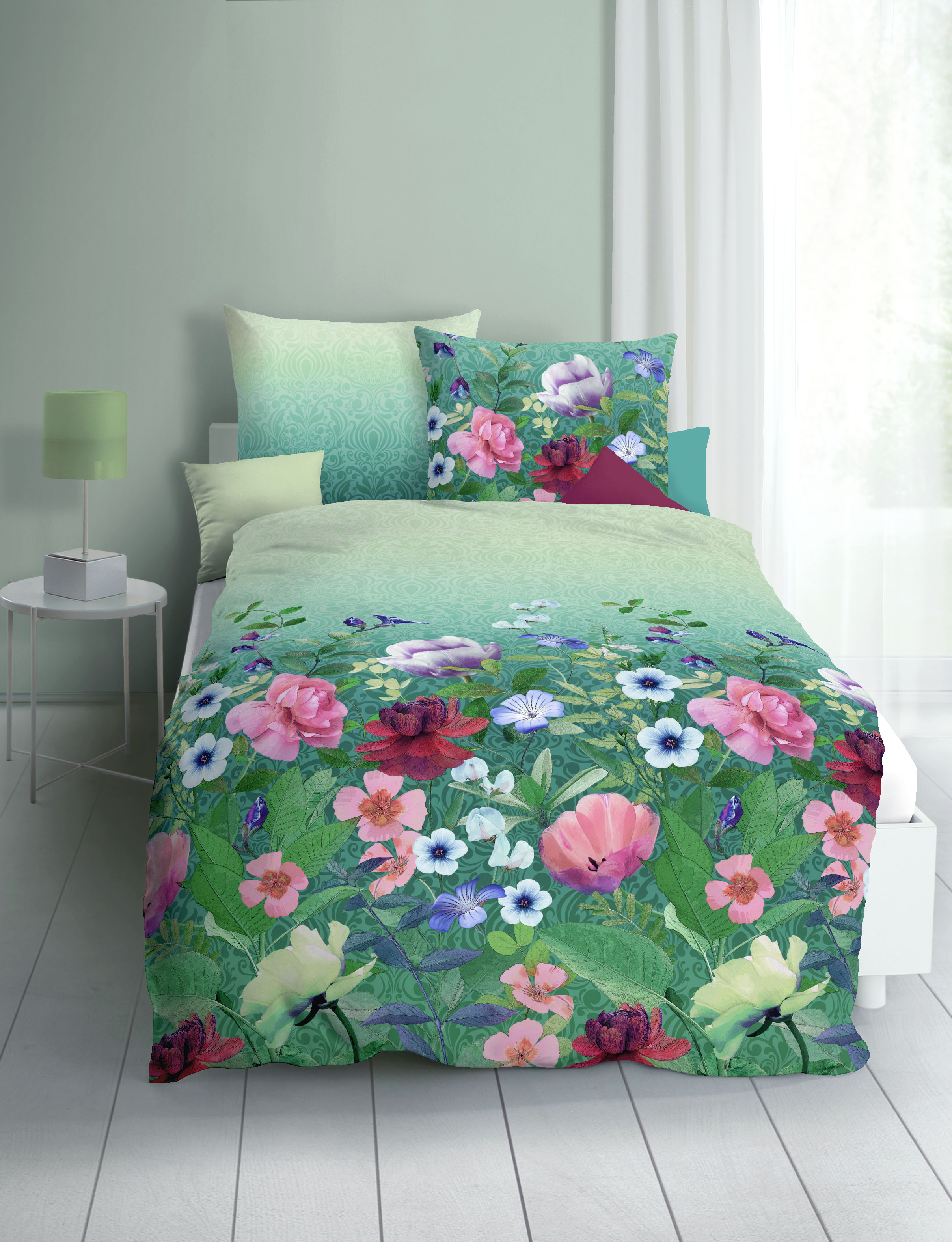 Mako Satin Bettwäsche mit Blumen-Motiv in Smaragd-Grün